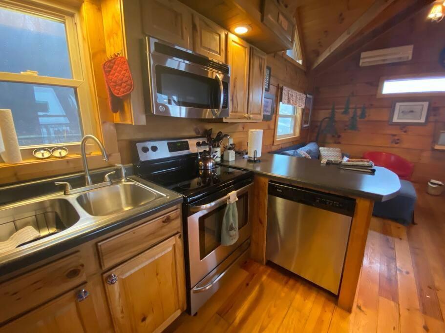 It'S Five O'Clock Here - Cozy Waterfront Cabin With A Hot Tub On The Blue Ridge Parkway! Pet Friendly Fancy Gap Exterior foto