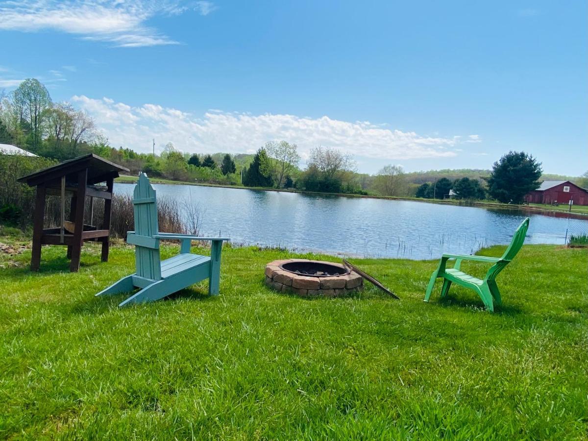 It'S Five O'Clock Here - Cozy Waterfront Cabin With A Hot Tub On The Blue Ridge Parkway! Pet Friendly Fancy Gap Exterior foto