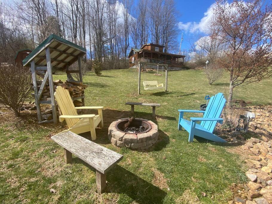 It'S Five O'Clock Here - Cozy Waterfront Cabin With A Hot Tub On The Blue Ridge Parkway! Pet Friendly Fancy Gap Exterior foto