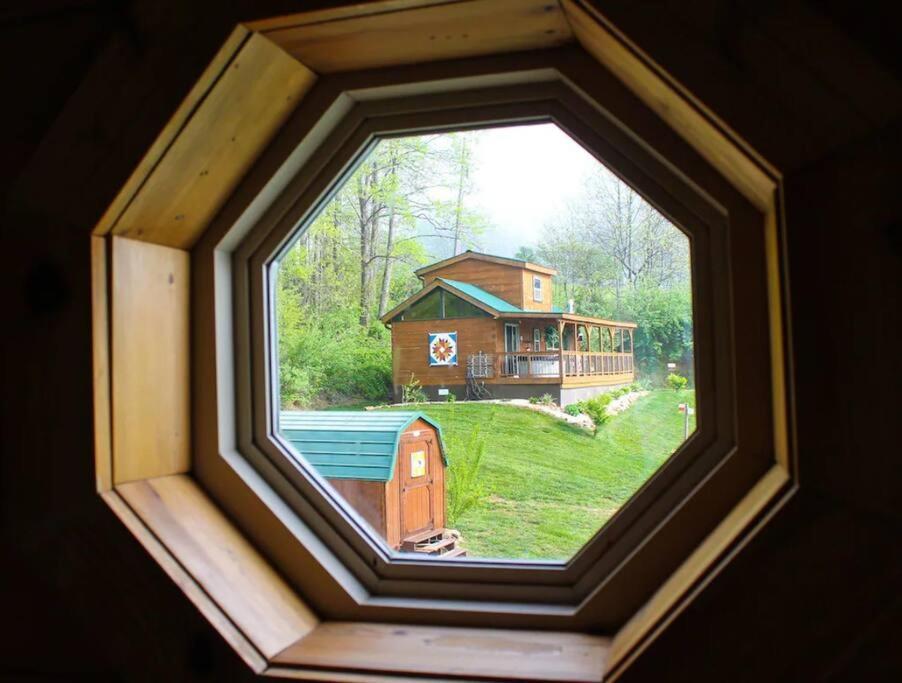 It'S Five O'Clock Here - Cozy Waterfront Cabin With A Hot Tub On The Blue Ridge Parkway! Pet Friendly Fancy Gap Exterior foto