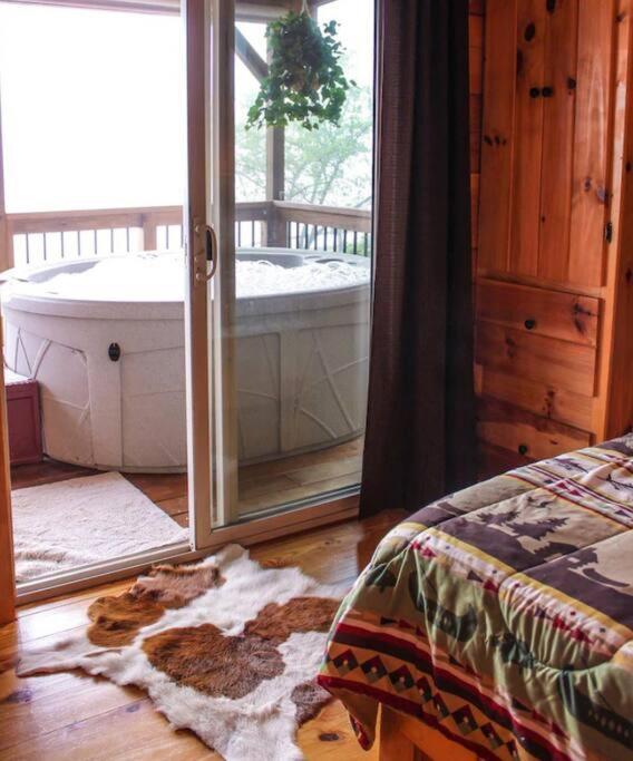 It'S Five O'Clock Here - Cozy Waterfront Cabin With A Hot Tub On The Blue Ridge Parkway! Pet Friendly Fancy Gap Exterior foto